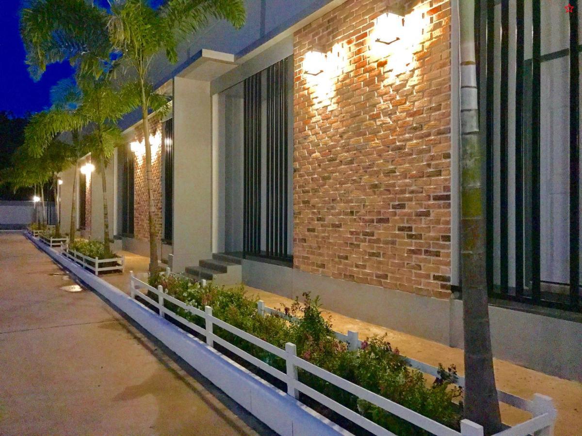 Baan Klangdao Resort Сатахип Екстериор снимка