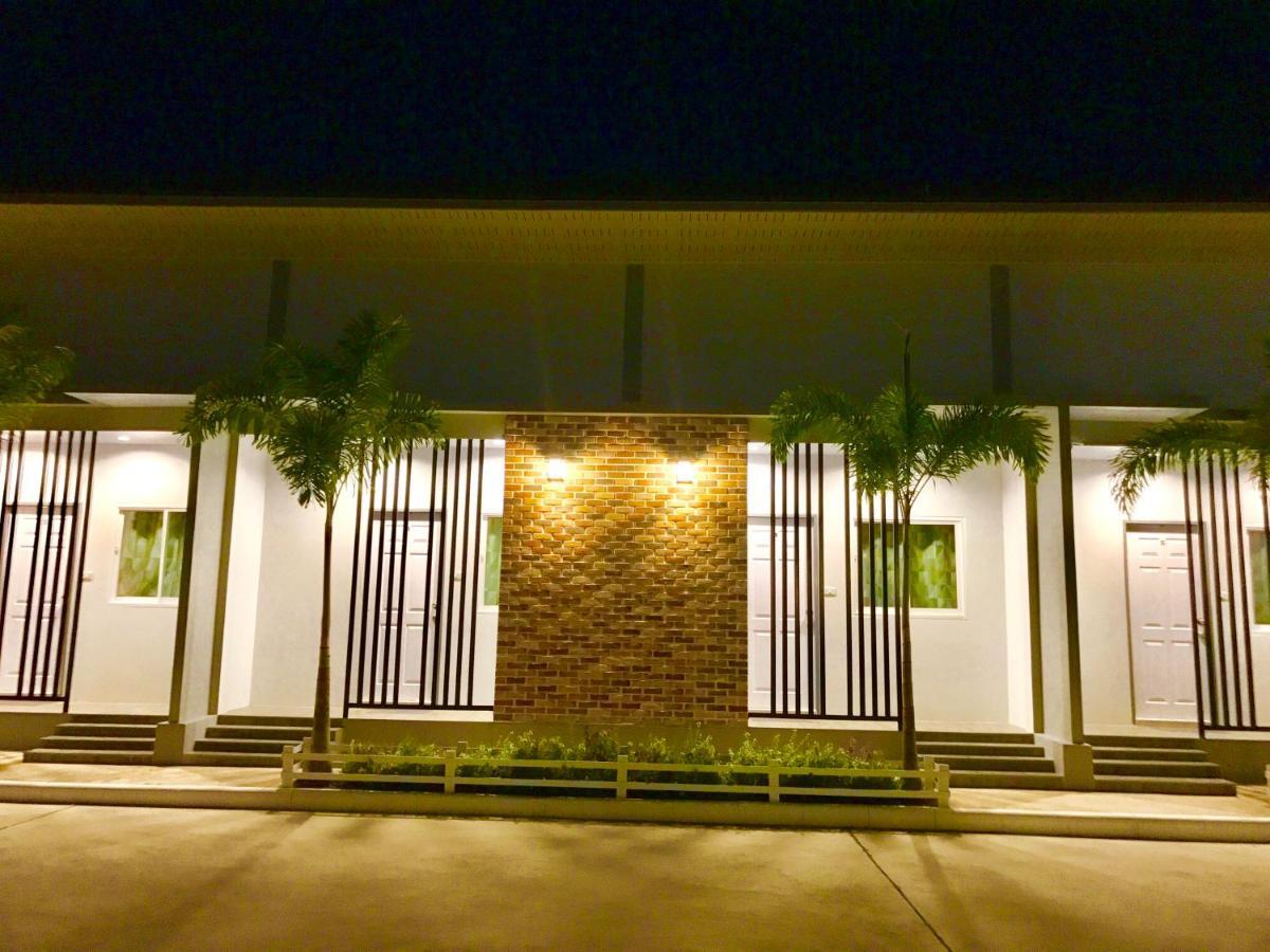 Baan Klangdao Resort Сатахип Екстериор снимка